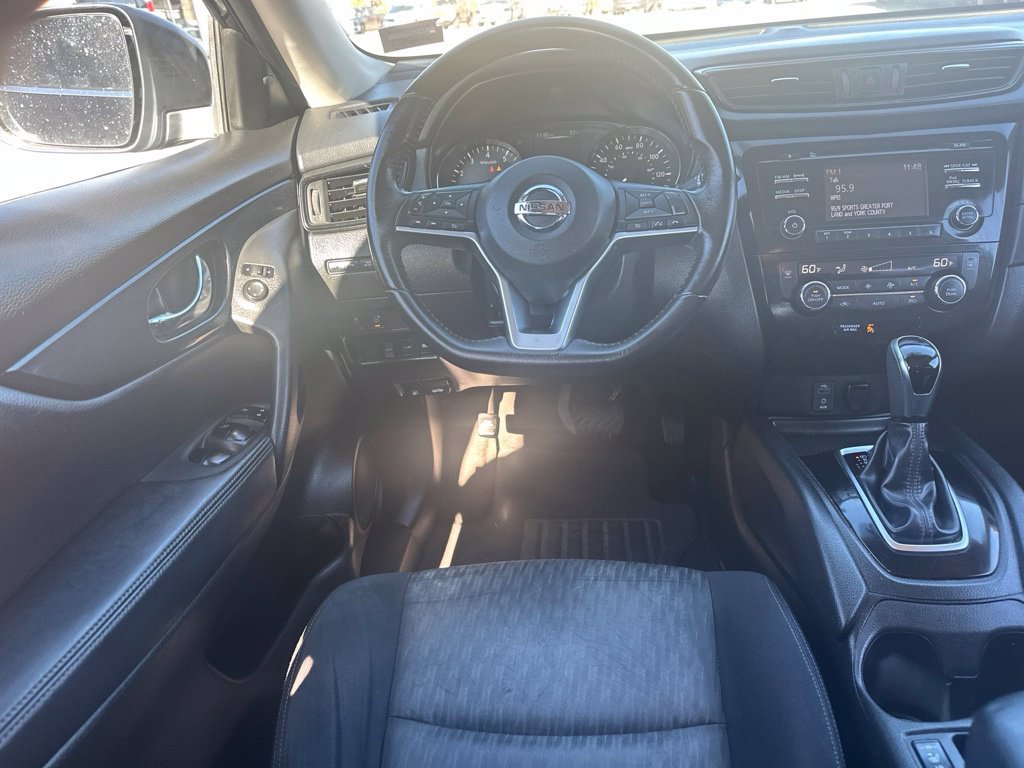 Used 2017 Nissan Rogue SV AWD/4WD image 19