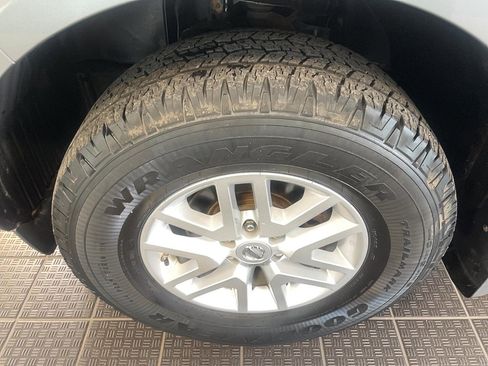 Used 2017 Nissan Frontier SV AWD/4WD image 5