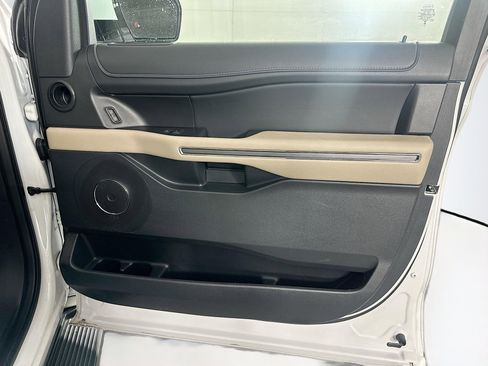 Used 2024 Ford Expedition Max XLT image 34