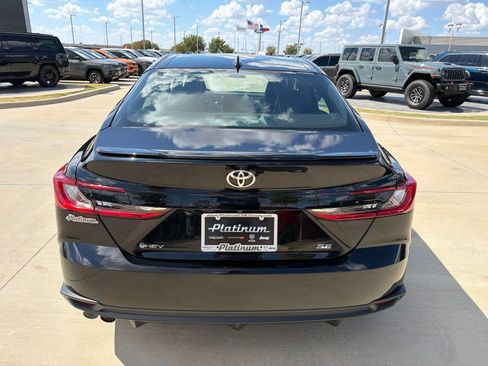 Used 2025 Toyota Camry SE FWD image 4