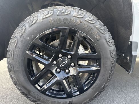 Used 2024 Chevrolet Silverado 1500 LT Trail Boss AWD/4WD image 15