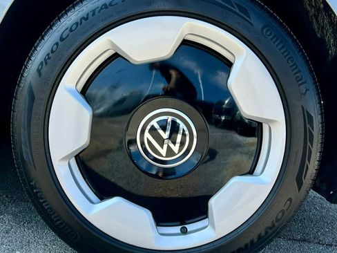 Used 2025 Volkswagen ID. Buzz Pro S RWD image 26