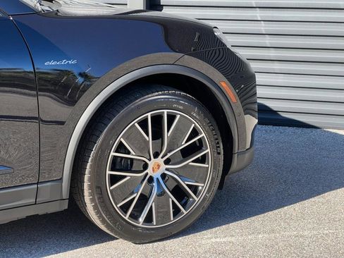 Certified 2024 Porsche Macan 4 Electric image 12