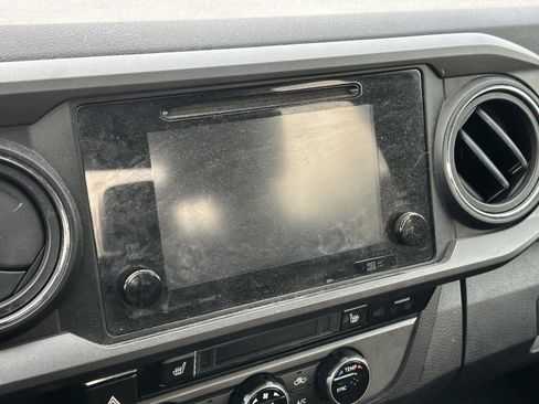 Used 2016 Toyota Tacoma TRD Off-Road image 12