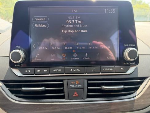 Used 2024 Nissan Altima 2.5 SV FWD image 24