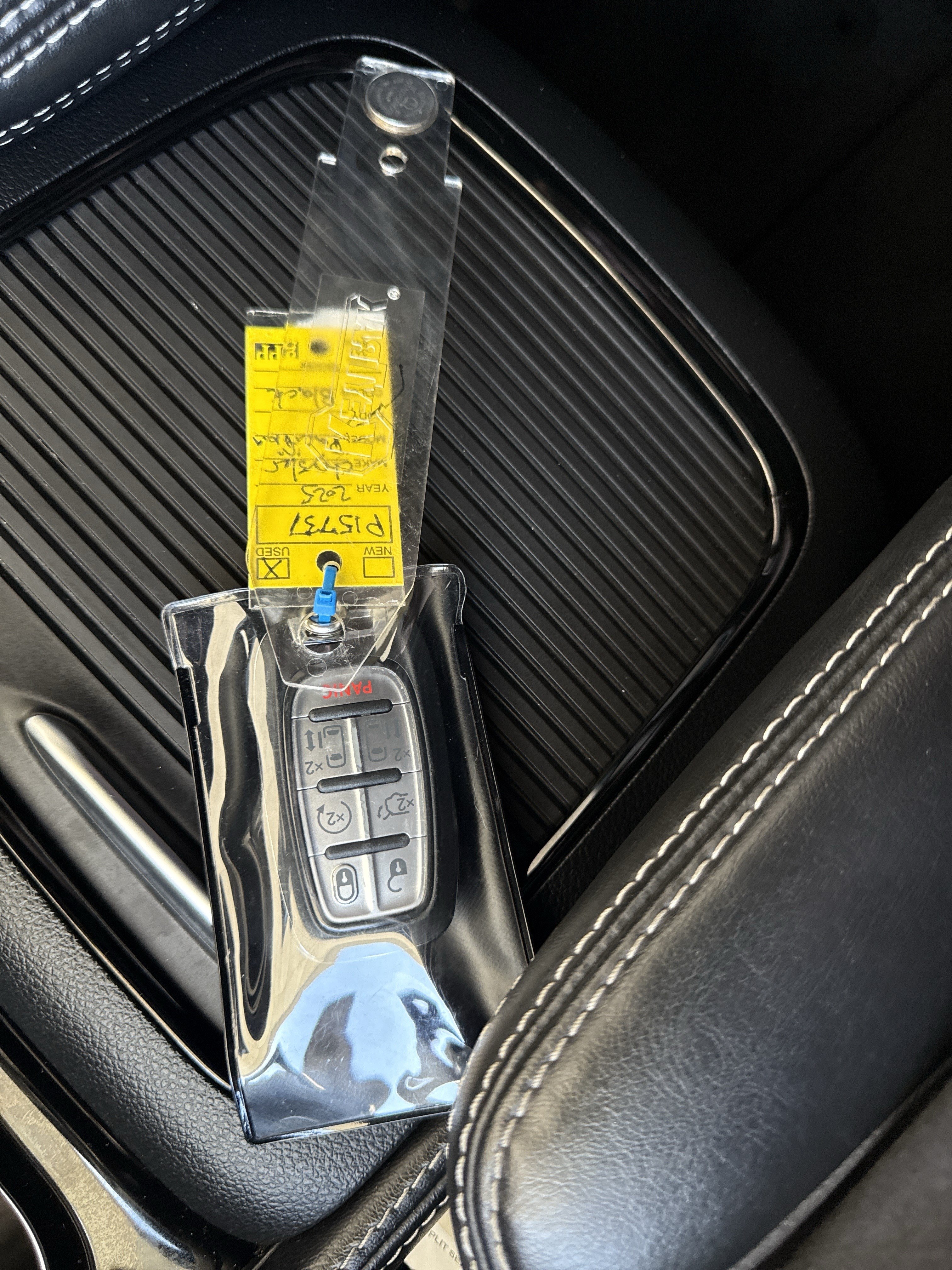 Used 2025 Chrysler Pacifica Limited FWD image 36