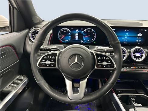 Used 2023 Mercedes-Benz GLB 250 4MATIC image 17