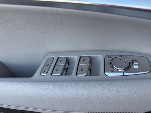 Used 2022 Genesis G70 2.0T image 26