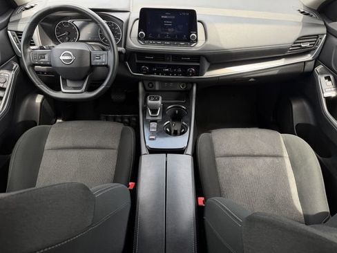 Used 2025 Nissan Rogue SV FWD image 10