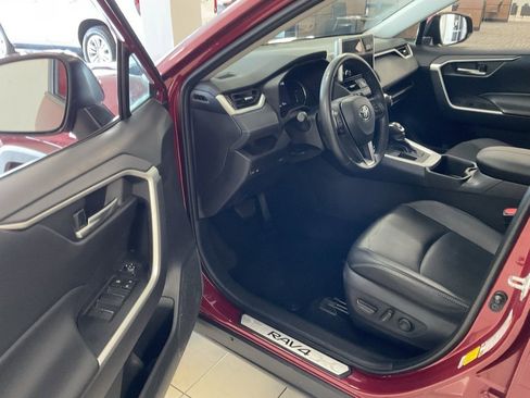 Used 2024 Toyota RAV4 XLE Premium image 9