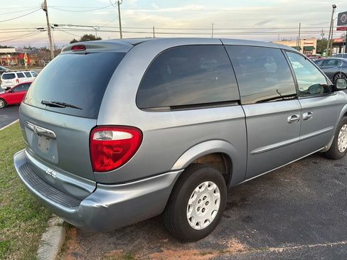 Used 2003 Chrysler Town & Country image 5