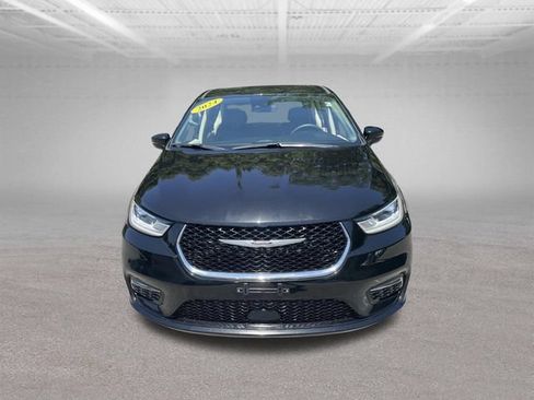 Used 2024 Chrysler Pacifica Touring-L FWD image 13