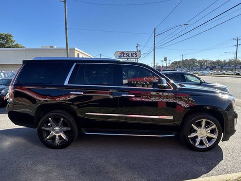 Used 2016 Cadillac Escalade Luxury image 4
