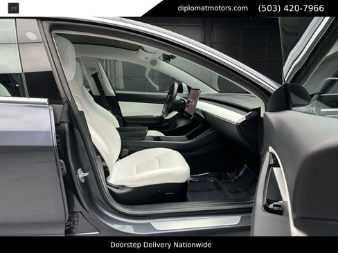 Used 2018 Tesla Model 3 Long Range image 19