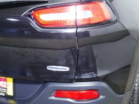 Used 2015 Jeep Cherokee Latitude w/ Comfort/Convenience Group image 17