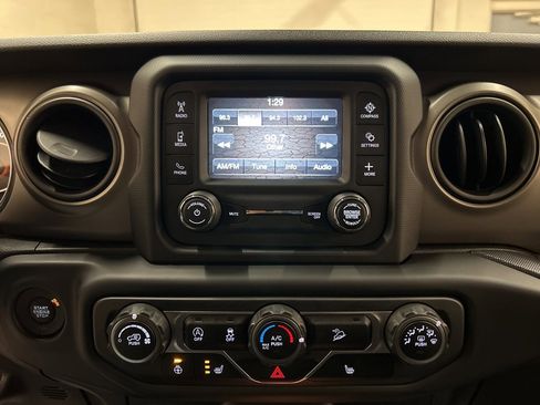 Used 2018 Jeep Wrangler Unlimited Sport S image 25