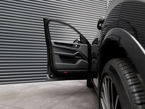 Certified 2023 Porsche Cayenne image 13