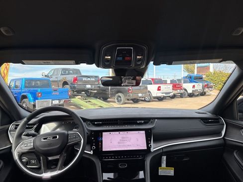 New 2026 Jeep Grand Cherokee Altitude AWD/4WD image 40