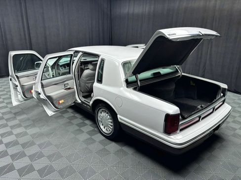 Used 1997 Lincoln Town Car Signature image 21