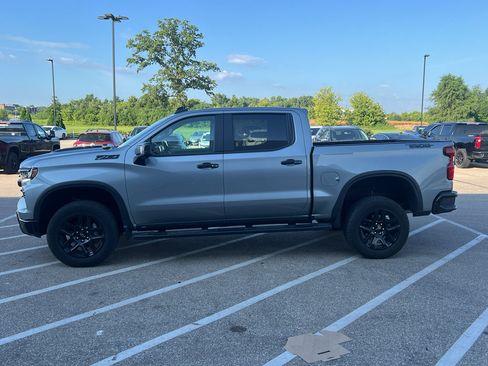Used 2025 Chevrolet Silverado 1500 LT Trail Boss w/ LT Trail Boss Premium Package AWD/4WD image 2