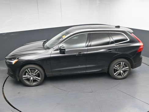 Used 2021 Volvo XC60 T5 Momentum w/ Premium Package image 36
