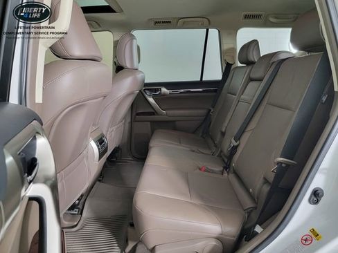 Used 2018 Lexus GX 460 Premium w/ Premium Package image 15