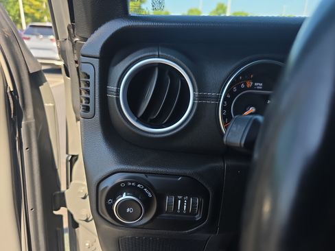 Used 2018 Jeep Wrangler Unlimited Sahara w/ Quick Order Package 24M Moab AWD/4WD image 23