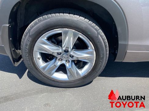 Used 2015 Toyota Highlander Limited Platinum AWD/4WD image 9