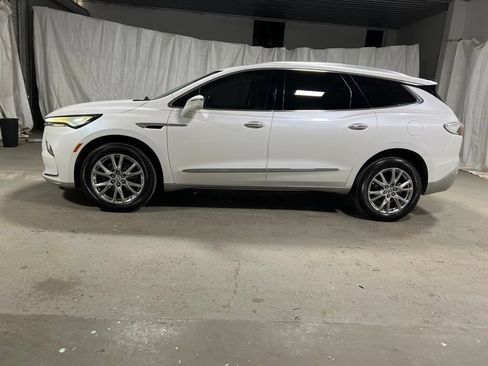 Used 2023 Buick Enclave Essence w/ Experience Buick Package FWD image 4