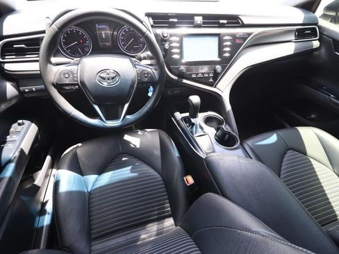 Used 2018 Toyota Camry SE image 6