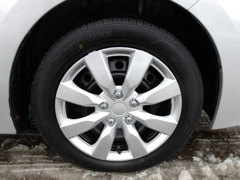 Used 2018 Toyota Corolla LE image 29