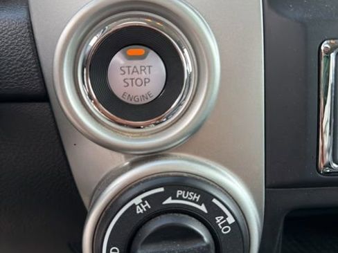 Used 2021 Nissan Titan SV w/ SV Convenience Package image 10