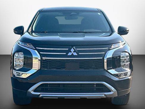 Used 2025 Mitsubishi Outlander SE AWD/4WD image 2