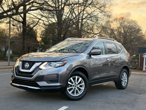 Used 2018 Nissan Rogue SV AWD/4WD image 2