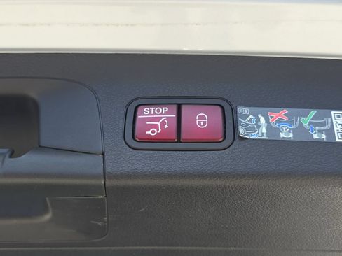 Used 2022 Mercedes-Benz GLS 450 4MATIC image 17