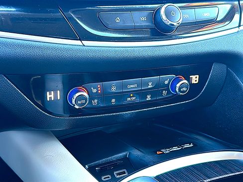 Used 2022 Buick Enclave Avenir w/ Avenir Technology Package image 33