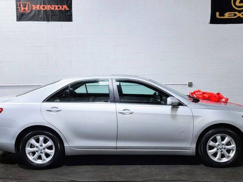 Used 2009 Toyota Camry LE FWD image 2