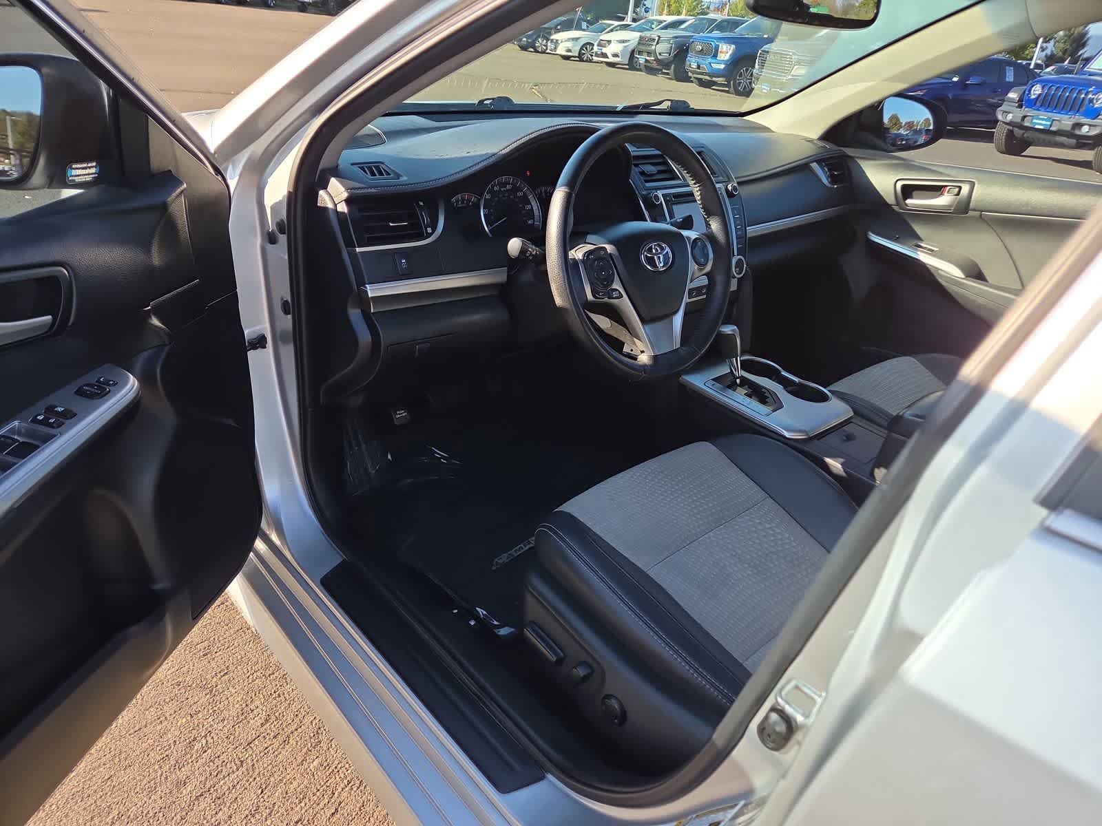 Used 2013 Toyota Camry SE FWD image 10