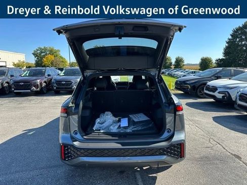 New 2025 Volkswagen Tiguan SE R-Line image 40