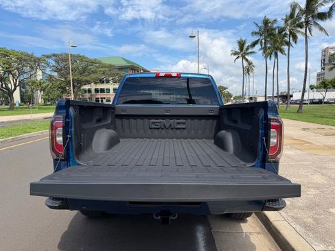 Used 2018 GMC Sierra 1500 SLT w/ All Terrain Package image 10