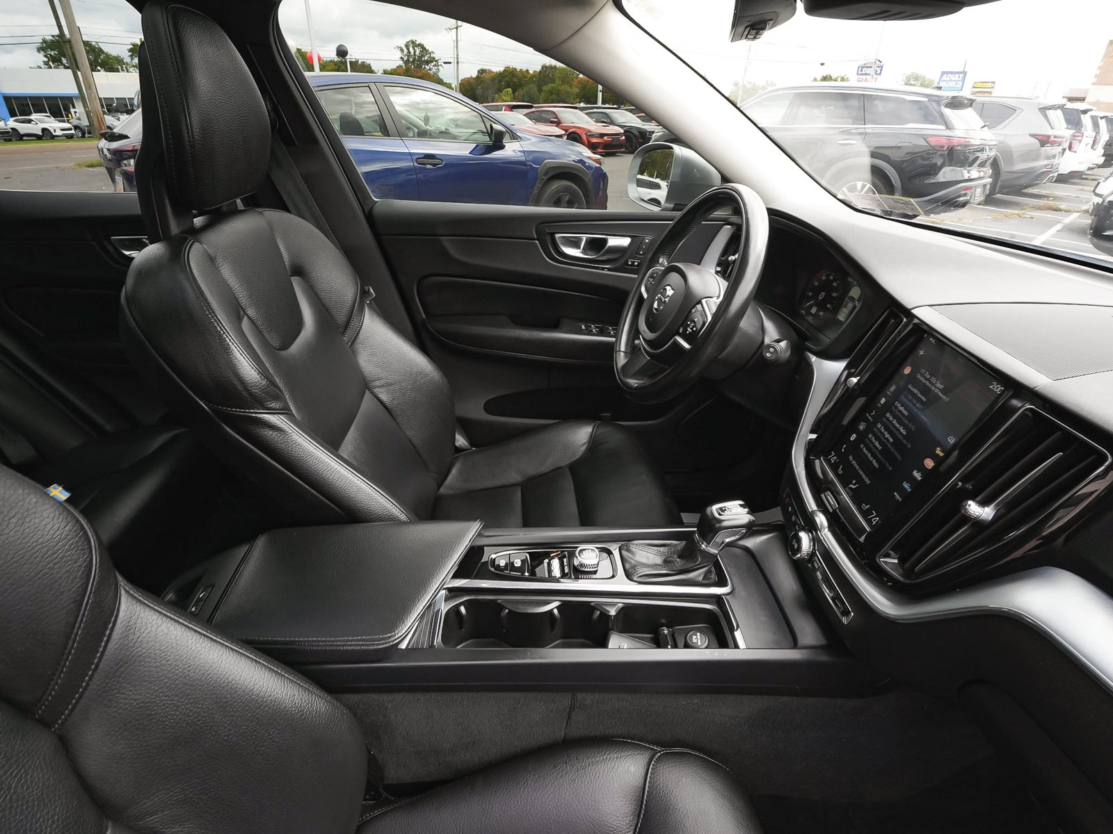 Used 2018 Volvo XC60 T5 Momentum w/ Convenience Package AWD/4WD image 38