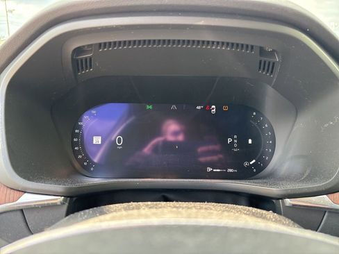 Certified 2024 Volvo XC60 B5 Plus w/ Protection Package Premier image 19