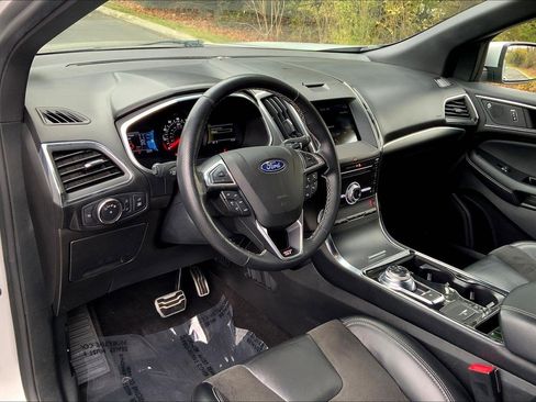 Used 2019 Ford Edge ST w/ Cold Weather Package image 16