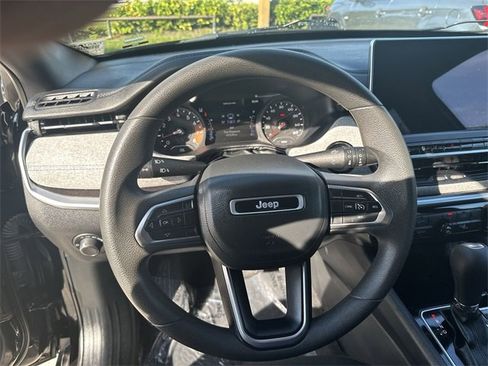 Used 2024 Jeep Compass Sport image 11