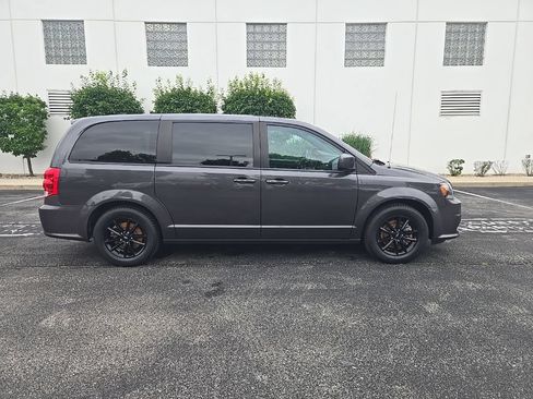 Used 2020 Dodge Grand Caravan SXT w/ Driver Convenience Group FWD image 8