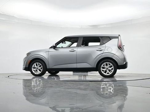 Used 2023 Kia Soul LX w/ LX Technology Package image 35
