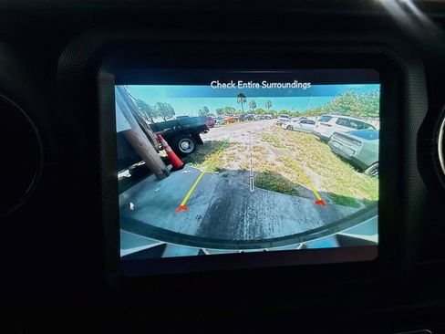 Used 2022 Jeep Wrangler Unlimited Sahara AWD/4WD image 15