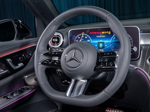 New 2025 Mercedes-Benz GLC 350e 4MATIC image 16