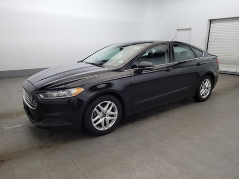 Used 2014 Ford Fusion SE image 2