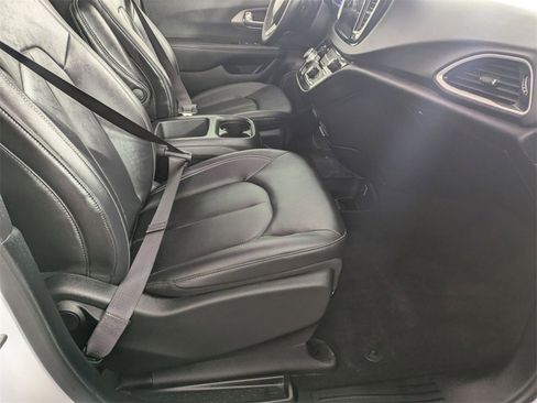 Certified 2026 Chrysler Pacifica Select image 29